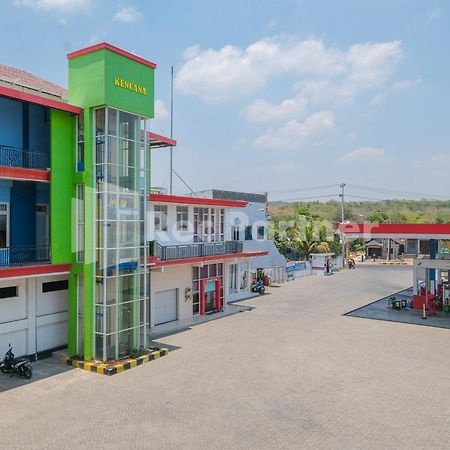 Grand Kencana Guesthouse Syariah Near Wisata Bahari Lamongan Paciran Exterior foto